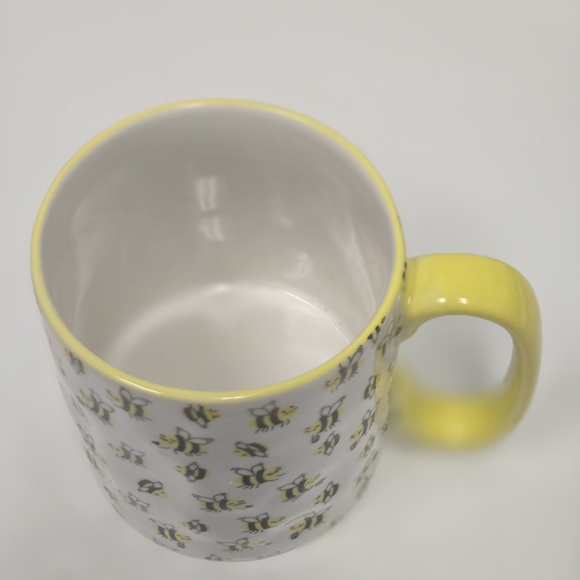 Yellow Bee Pattern Mug - Picture 2 of 7